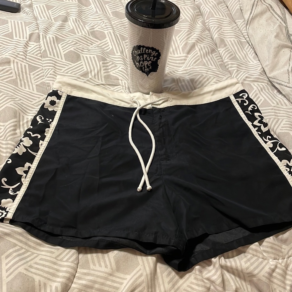 🏊🏽‍♀️ Swim shorts